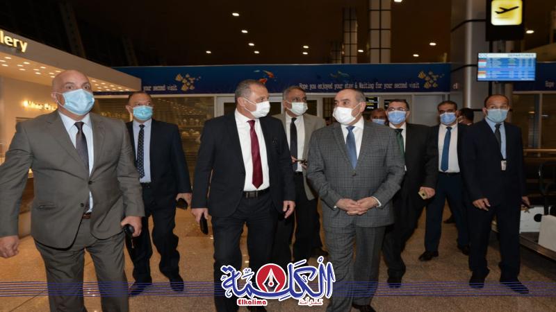 وزير الطيران يتفقد مطار الغردقة