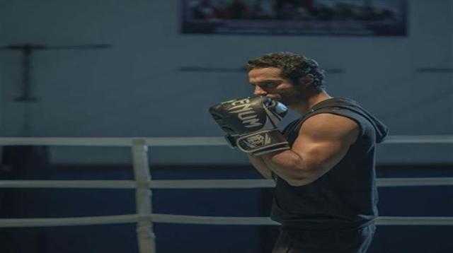 كريم فهمي ينشر صورة له وهو يلعب الملاكمة