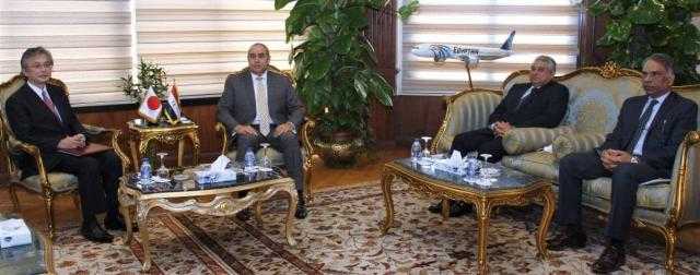 وزير الطيران يبحث مع سفير اليابان بمصر  تعزيز التعاون فى النقل الجوي
