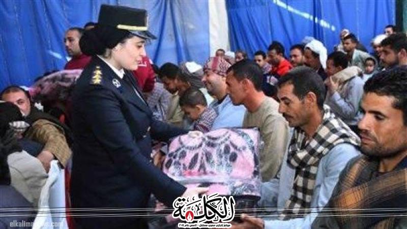 وزارة الداخلية توزع مساعدات عينية على المواطنين بالمناطق الأولى بالرعاية وزارة الداخلية توزع مساعدات عينية على المواطنين بالمناطق الأولى بالرعاية