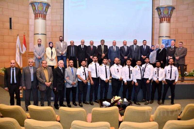 الأكاديمية المصرية لعلوم الطيران تحتفل بتخريج دورة مراقبة المنطقة الغير رادارية للمراقبين الجويين من دولة اليمن