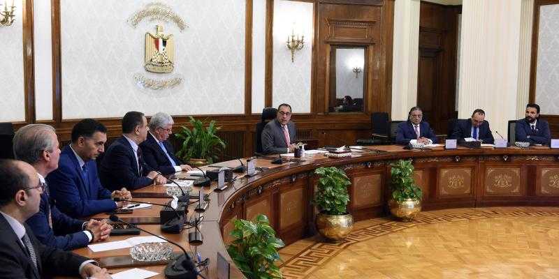 رئيس الوزراء يستعرض مقترحات تطوير الصورة البصرية للطريق الدائري
