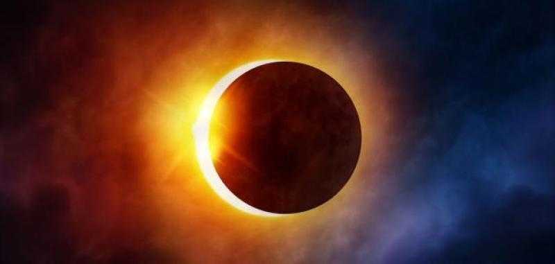 البحوث الفلكية تعلن خسوف شبه ظلى للقمر غدا