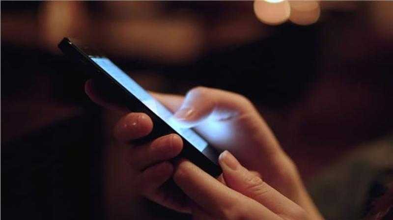 حكم نشر اليوتيوبرز تفاصيل حياتهم الخاصة على مواقع التواصل الاجتماعي؟.. الإفتاء تجيب