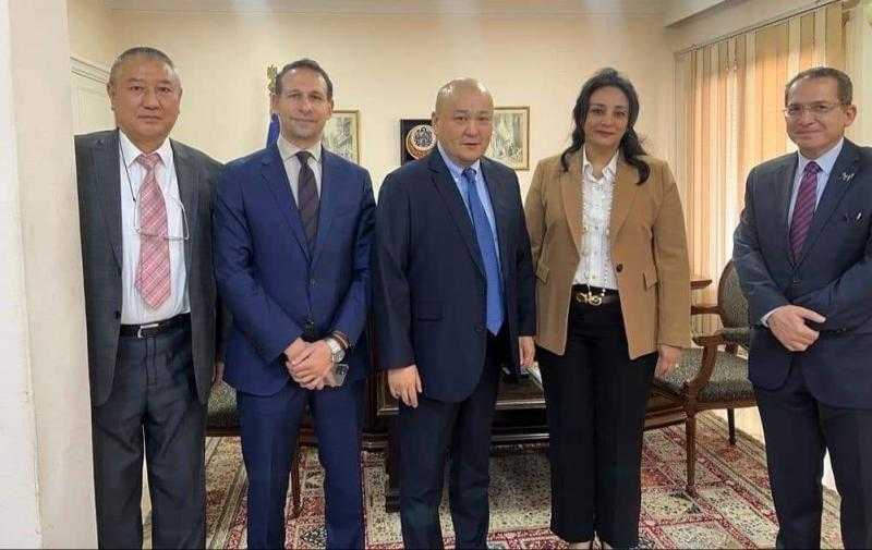 نائب وزير السياحة والآثار وسفير منغوليا بالقاهرة يبحثان تعزيز التعاون السياحى