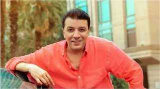 مصطفى كامل يروج لأحدث أغانيه ”كله كدب”.. تفاصيل