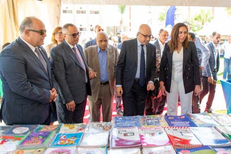 نائب محافظ البحيرة ورئيس هيئة الكتاب يفتتحان معرض دمنهور الـ 6