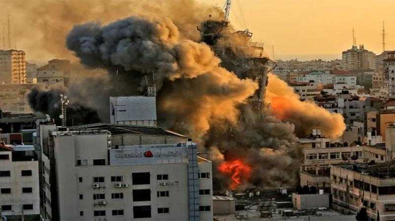 10 شهداء في غزة جراء غارة إسرائيلية استهدفت منزلًا غرب خانيونس