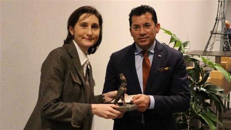وزير الشباب والرياضة يلتقي نظيرته الفرنسية لبحث عدد من مسارات التعاون المشترك