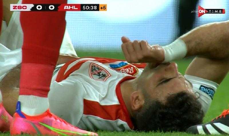 أحمد زيزو يخرج من مباراة الأهلى والزمالك بسبب الإصابة