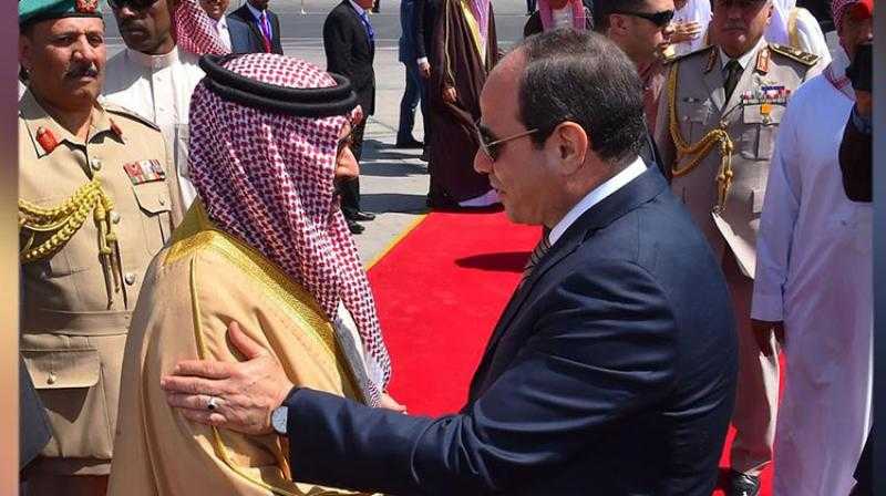 السيسى يودّع ملك البحرين فى ختام زيارته لمصر