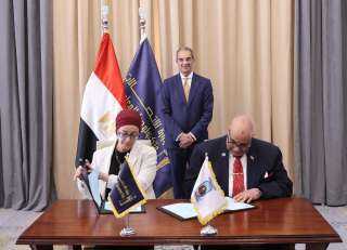 وزير الاتصالات يشهد توقيع بروتوكول تعاون مع جامعة الأقصر