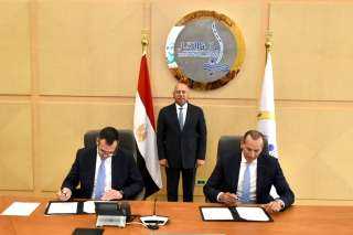 وزير النقل يشهد توقيع عقد  مشروع محطة الحاويات تحيا مصر 1 بميناء دمياط