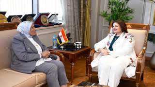 وزيرة الهجرة تلتقي إحدى رموز الجالية المصرية في إيطاليا