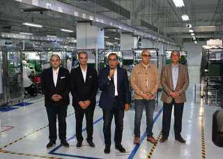 رئيس الوزراء يعلن إنتاج أول سيارة مصنعة في مصر 2025