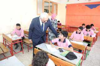 وزير التربية والتعليم يتابع امتحانات صفوف النقل للمرحلتين الابتدائية والإعدادية