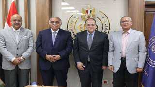 رئيس هيئة الدواء المصرية يجتمع مع ممثلي المجلس الأعلى لمراجعة اخلاقيات البحوث الطبية الإكلينيكية