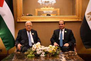 الرئيس السيسي يلتقي الرئيس الفلسطيني على هامش أعمال القمة العربية المنعقدة بالبحرين