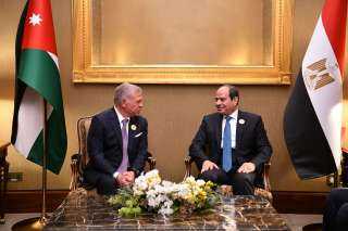 الرئيس السيسي يلتقي العاهل الأردني على هامش القمة العربية بالبحرين