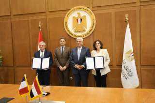 وزير التعليم العالي يشهد توقيع اتفاق تعاون بين الجامعة الفرنسية في مصر وباريس 1 بانتيون سوربون
