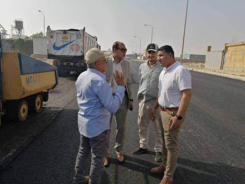 وزير الإسكان: تكثيف أعمال الطرق والمرافق بالمناطق الصناعية بمدن العاشر من رمضان وبني سويف