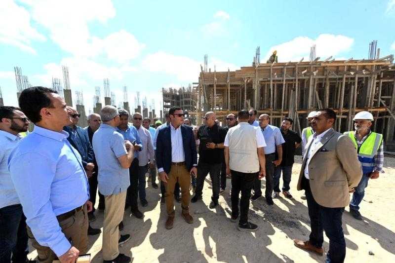 وزير الإسكان يتفقد موقف وحدات ”سكن لكل المصريين” بمدينة برج العرب الجديدة