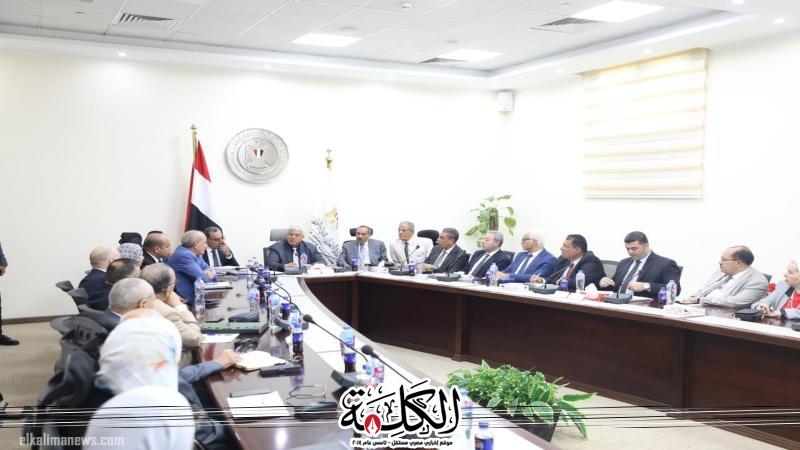 وزير التعليم العالي يعقد اجتماعا مع عمداء ورؤساء مجالس إدارة المعاهد العليا المتميزة وزير التعليم العالي يعقد اجتماعا مع عمداء ورؤساء مجالس إدارة المعاهد العليا المتميزة
