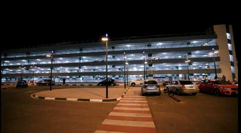 خدمات يقدمها مطار القاهرة الدولي   الجراج متعدد الطوابق والمشاية الكهربائية