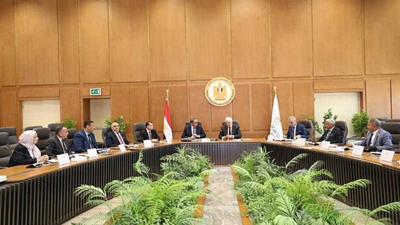وزير التعليم العالي يترأس اجتماع مجلس أمناء جامعة جنوب الوادي الأهلية