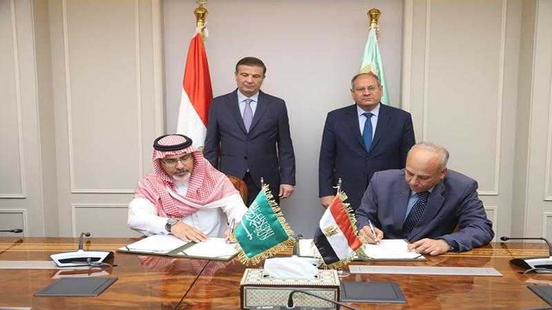 وزير الزراعة يشهد توقيع اتفاق مصري سعودي لإنتاج المحسنات والمخصبات الزراعية في النوبارية