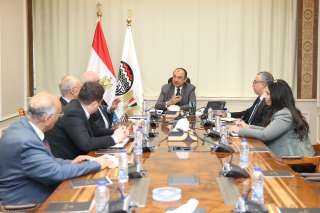 وزير قطاع الأعمال يلتقي رئيس ”تكنيب إنرجيز” الإيطالية لبحث فرص التعاون المشترك