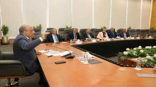 وزير الكهرباء يواصل مراجعة الإجراءات الخاصة بتأمين التغذية الكهربائية خلال فصل الصيف