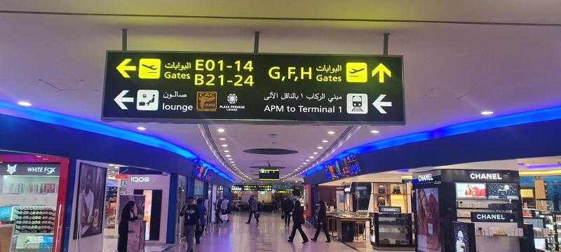 من خدمات مطار القاهرة الدولي اللوحات الإرشادية أساسية لحركة الركاب في مطار القاهرة الدولي .