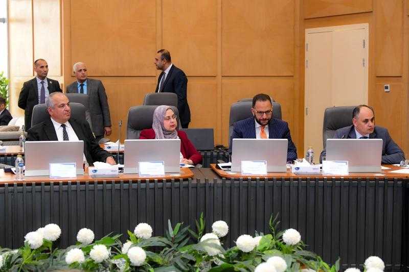 وزيرا الكهرباء والبيئة يبحثان سبل العمل المشترك في قضايا البيئة والطاقات المتجددة