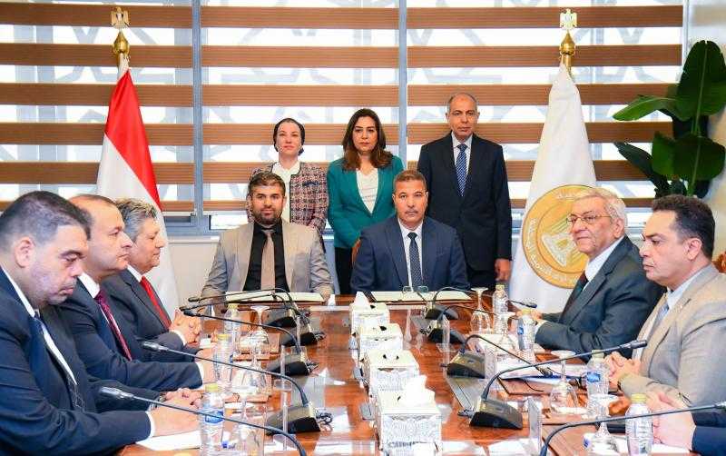وزيرتا البيئة والتنمية يشهدان توقيع عقد إدارة وتشغيل مصنع تدوير المخلفات البلدية بمركز العدوة