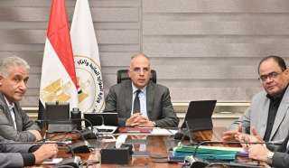 وزير الري يتابع حالة المنظومة المائية وتطهيرات الترع والاستعداد لفترة أقصى الإحتياجات المائية