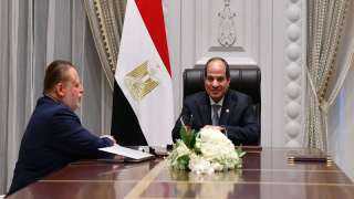 الرئيس السيسي يجتمع مع محافظ البنك المركزي ووزير المالية