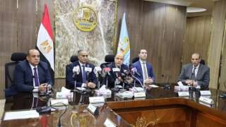رئيس حماية المستهلك ومحافظ كفر الشيخ يعقدان لقاءً موسعًا مع الغرفة التجارية بالمحافظة