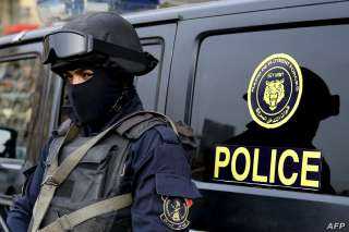 تفاصيل مقطع فيديو تم تداوله تضمن قيام أحد الأشخاص بإطلاق أعيرة ”رش” من بندقية ضغط هواء تجاه الكلاب بالقاهرة