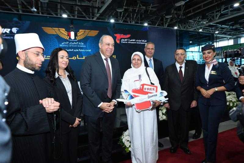 وزراء الطيران والأوقاف والتضامن الاجتماعي ورئيس بعثة الحج الرسمية يشهدون احتفالية توديع أولى أفواج حجاج بيت الله الحرام لهذا العام 1446هـ / 2025م