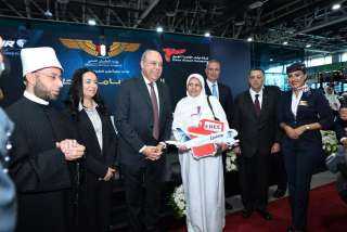 وزراء الطيران والأوقاف والتضامن الاجتماعي ورئيس بعثة الحج الرسمية يشهدون احتفالية توديع أولى أفواج حجاج بيت الله الحرام لهذا العام 1446هـ / 2025م