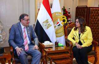 وزيرة التنمية المحلية تبحث مع رئيس الجهاز المركزي للتنظيم والإدارة مجالات التعاون بين الجانبين
