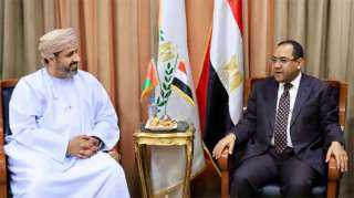 رئيس التنظيم والإدارة يستقبل وزير العمل العماني ويبحثان تعزيز التعاون المشترك