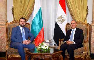 وزير الخارجية والهجرة يستقبل نظيره البلغاري