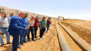 وزير الإسكان يتابع مشروعات المرافق الجاري تنفيذها بالعبور الجديدة والأراضي المضافة لها
