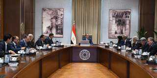 رئيس الوزراء يتابع خطط وإجراءات التوسع في مشروعات تحلية مياه البحر وتوطين الصناعة