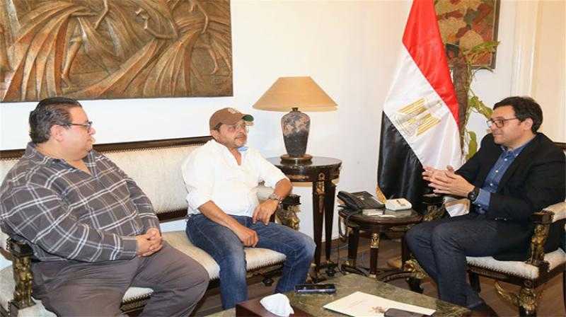 وزير الثقافة يلتقي النجم محمد هنيدي لبحث تقديم عروض مسرحية بالمحافظات انطلاقًا من مسرح بيرم التونسي بالإسكندرية