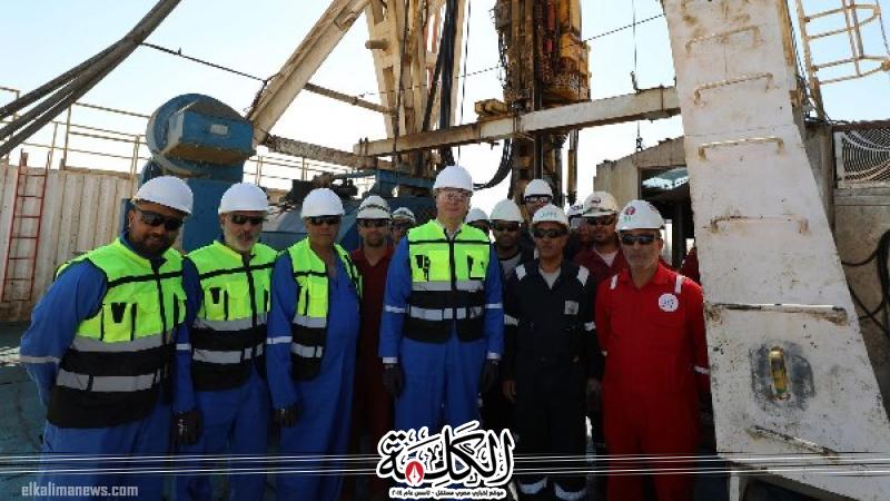 وزير البترول يجري جولة ميدانية بموقع شركة بتروشهد بالصحراء الغربية لتفقد سير العمليات الإنتاجية وزير البترول يجري جولة ميدانية بموقع شركة بتروشهد بالصحراء الغربية لتفقد سير العمليات الإنتاجية