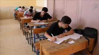 طلاب الثانوية العامة يبدأون امتحان التربية الدينية