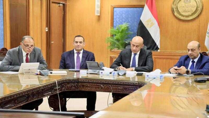 وزير التربية والتعليم يتابع امتحانات الثانوية العامة من خلال غرفة العمليات المركزية بالوزارة